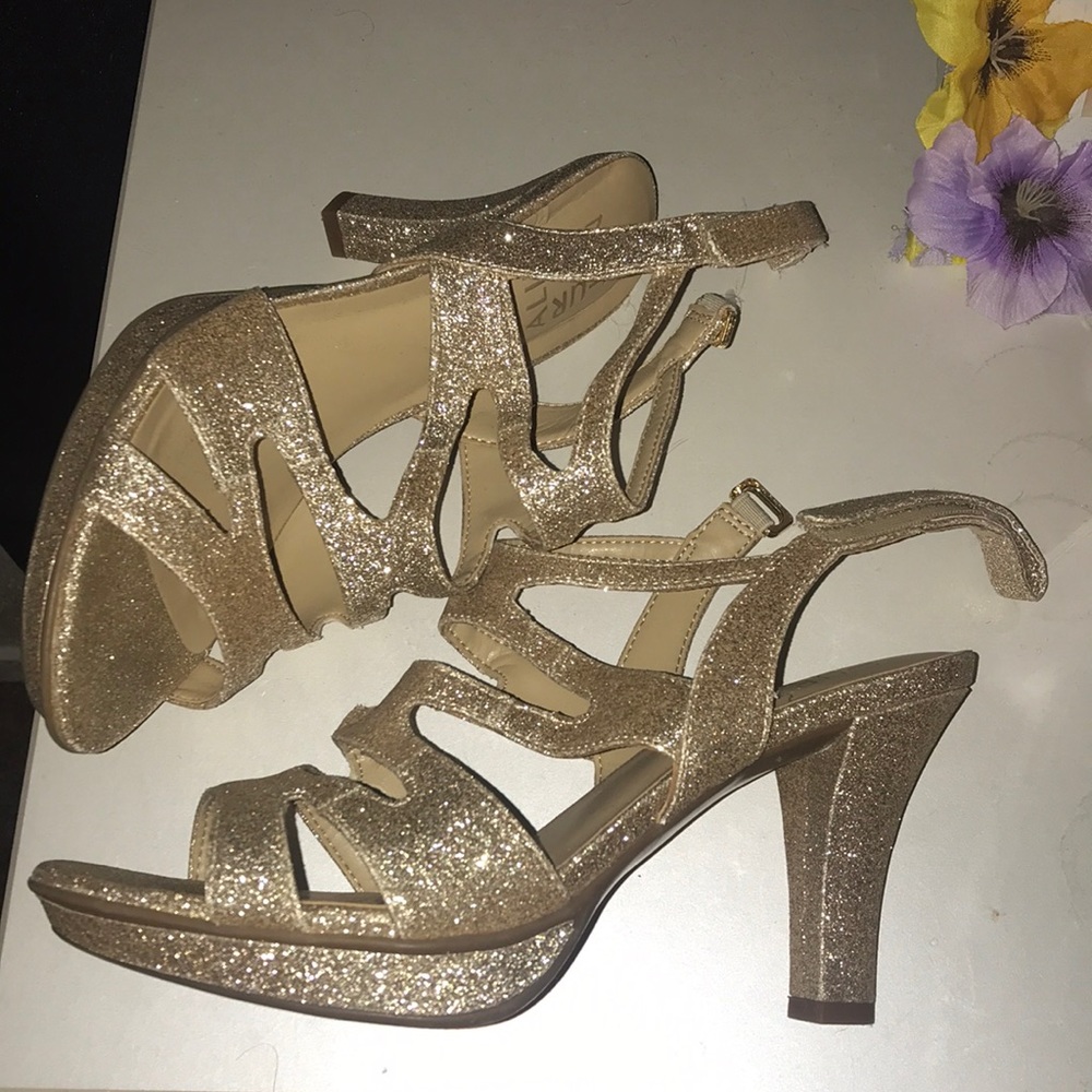 Heels - Picture 2 of 3